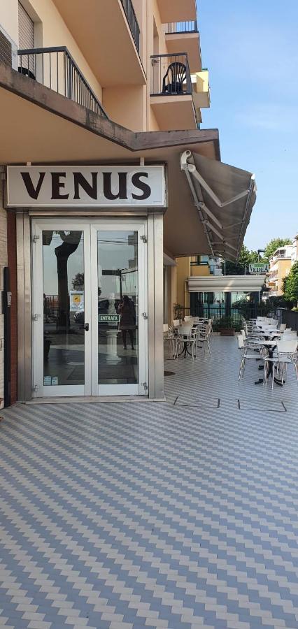 Venus 3*